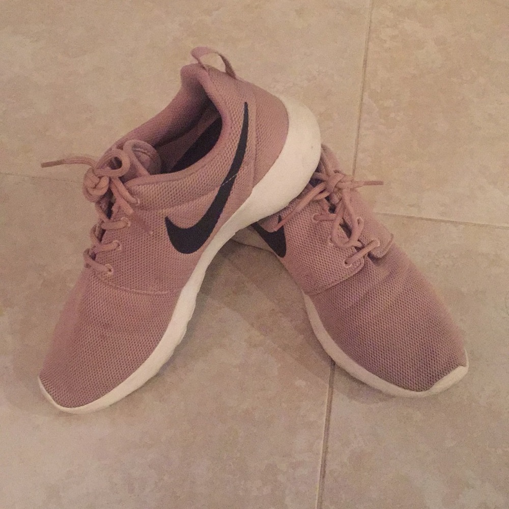 Nike Pink Roshe 8.5